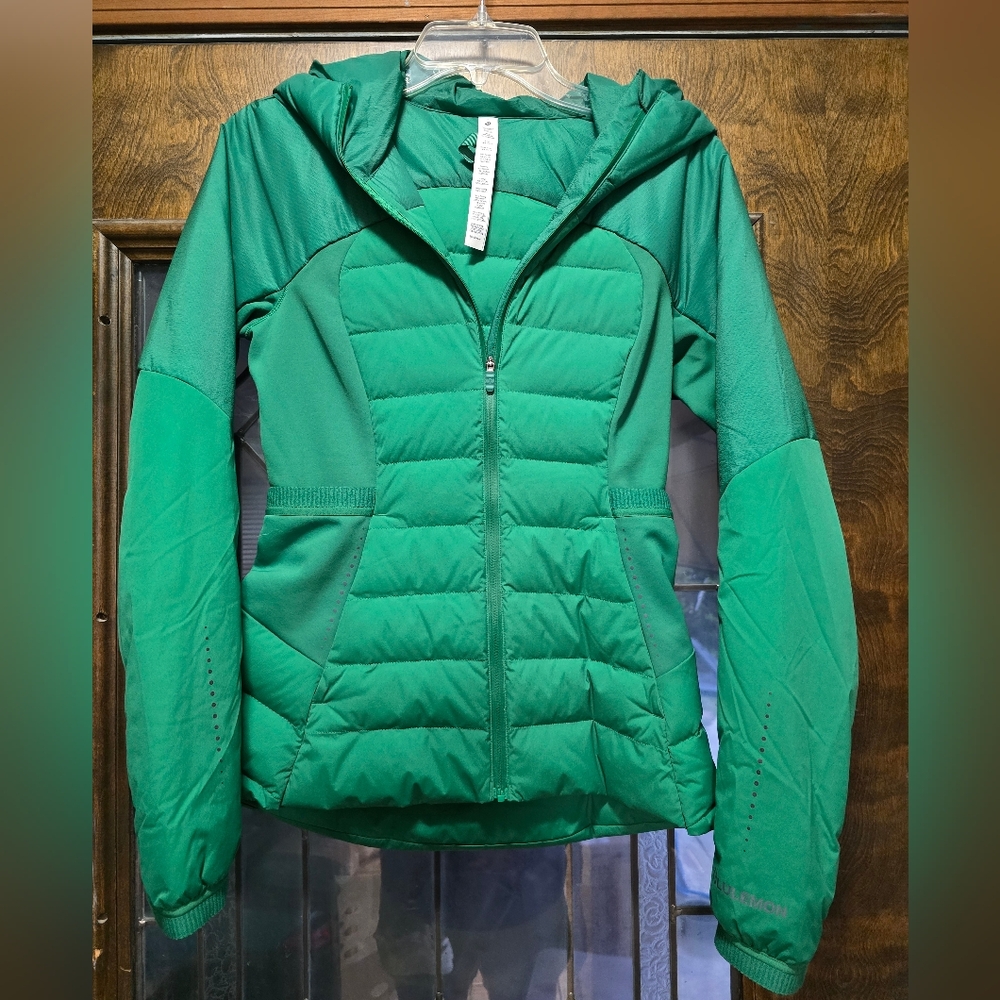 Green Women's Hooded Lululemon Puffer Jacket. Excellent Conditi0n. Only Worn Onc